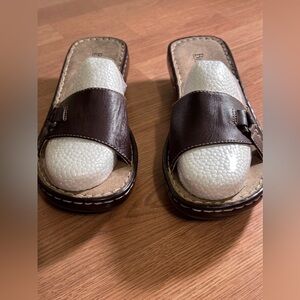 NWOT BROWN LEATHER SANDALS SLIP ON / WEDGE SZ 8.5